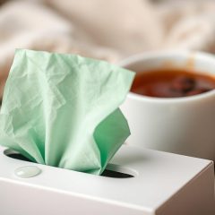 Zielonkawy katar: przyczyny, objawy i skuteczne leczenie
